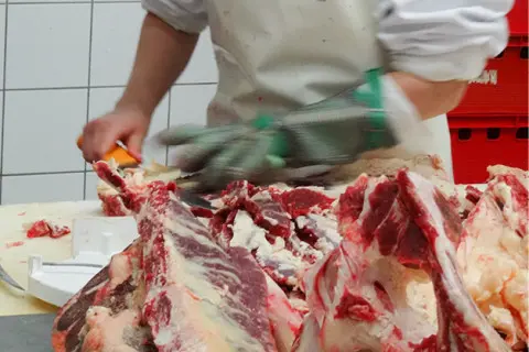 Bild - Hauseigene Schlachtung und Verarbeitung